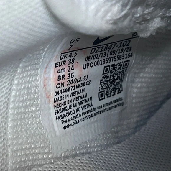 Nike Af1 shadow brand new
White/Malachite/Sesame/Midnight Navy
NWOT - Picture 12 of 13